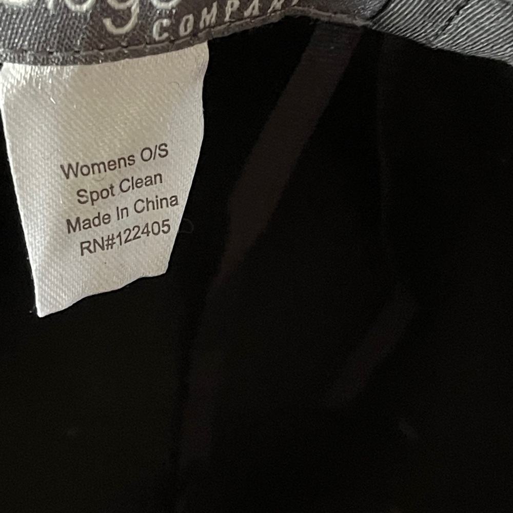 San  Diego Hat Company 
Woman’s Fedora Black with 
Rhinestone band
Adjustable OS - Picture 5 of 7